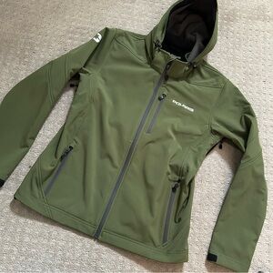Polaris softshell Men's Green Hooded Jacket. Pockets.  New!  Think outside!